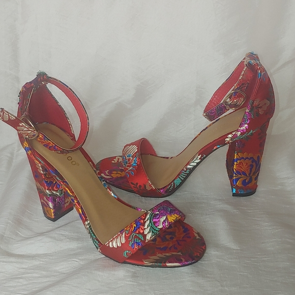 BAMBOO Shoes - Red Floral Pattern Heels
